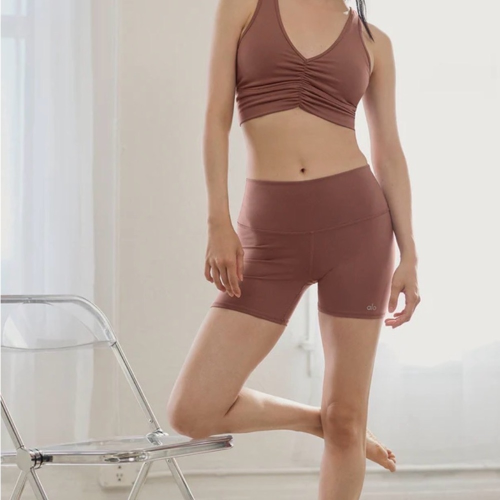 ALO Yoga Logo Tee Ribbed Real Bra Tank and Shorts M/L